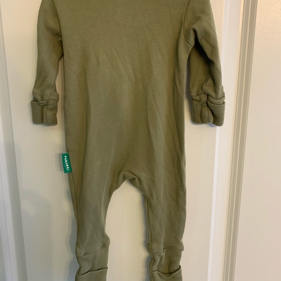 Olive Parade Organics 0-3 month Onsie - Picture 3 of 5